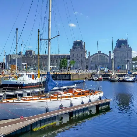 1 Bedroom Cozy In アパート