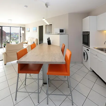 1 Bedroom Cozy In Lägenhet Oostende